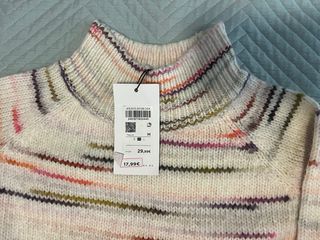 Jersey de mujer con cuello alto y estampado