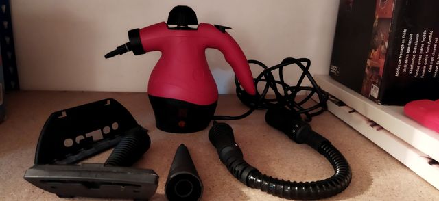 Limpiador de vapor de mano rojo