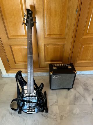 Bajo Yamaha TRBX305 Negro + Fender Rumble 15 y más