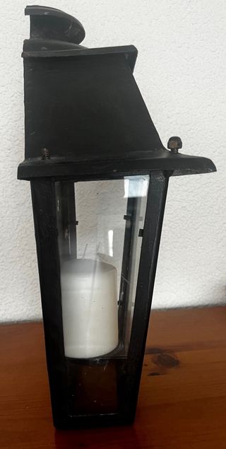 Farol metálico negro con vela