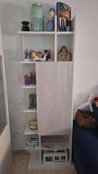 Estantería blanca y gris de madera