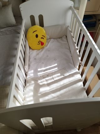 Cuna de bebé blanca