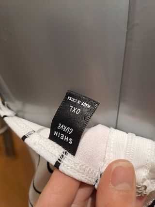 Camiseta de tiras con rayas verticales