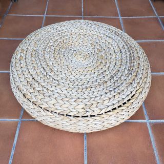 Puf/Reposapiés IKEA. 50€ por los dos.