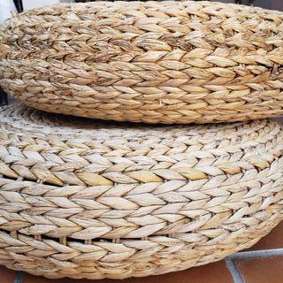 Puf/Reposapiés IKEA. 50€ por los dos.