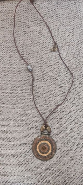 Collar largo metal marrón y dorado