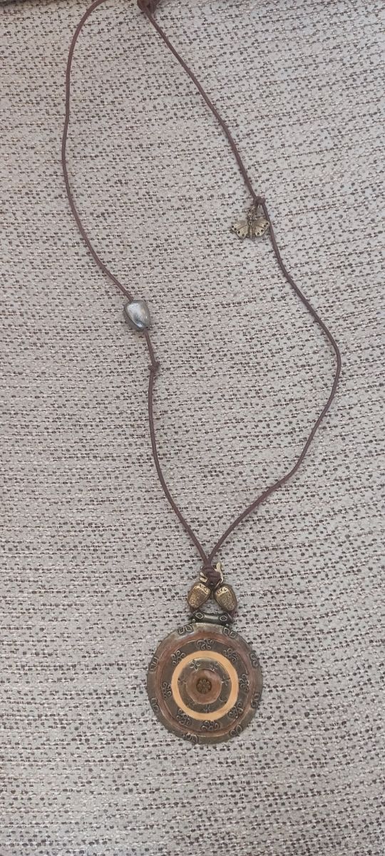 Collar largo metal marrón y dorado