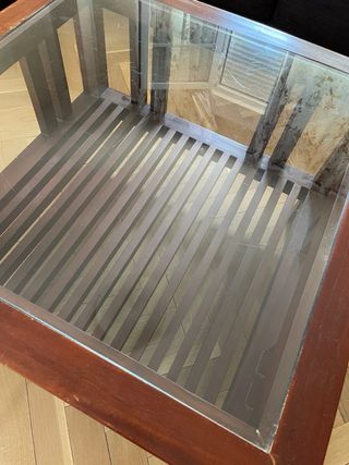 Mesa de centro de madera y cristal