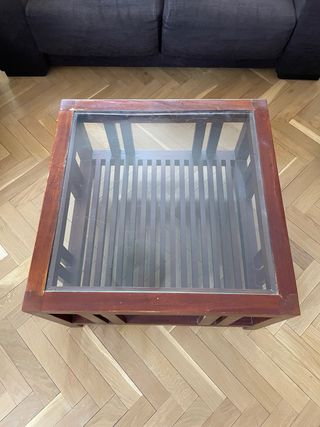 Mesa de centro de madera y cristal