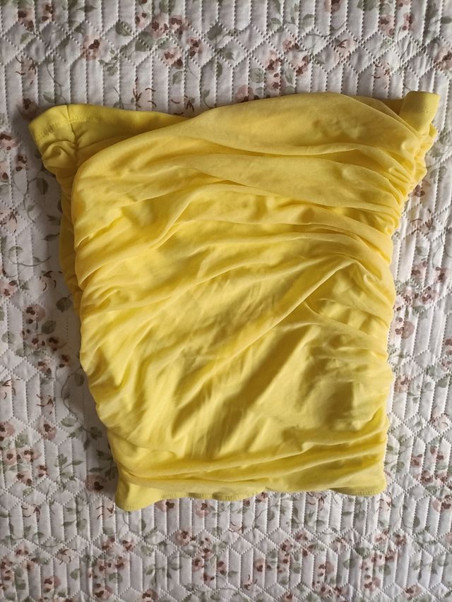 Falda ajustada amarilla fruncida