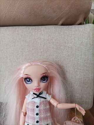 Muñeca Rainbow High Bella