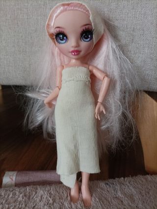 Muñeca Rainbow High Bella