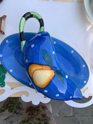 Salsiera in ceramica decorata con pere