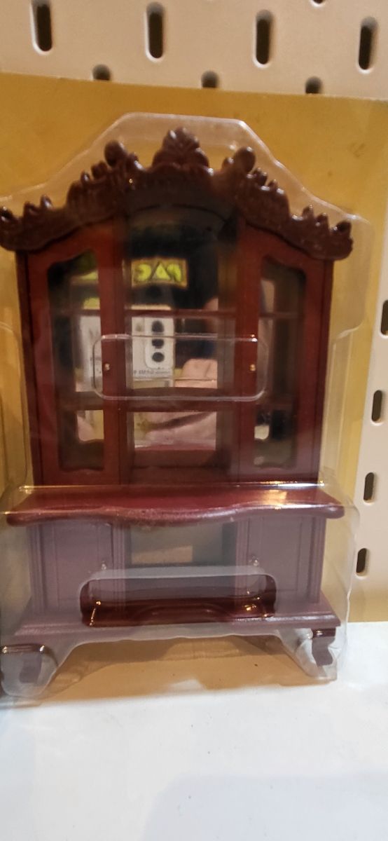 RBA -Casa delle Bambole - vetrina più porcellane