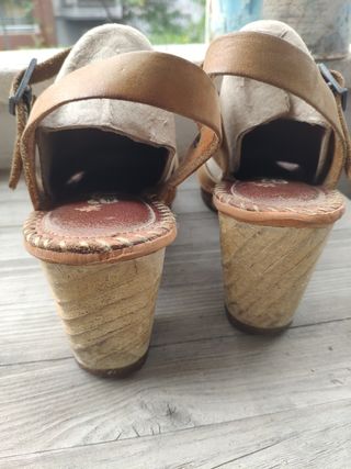 Sandalias ART piel tacón madera