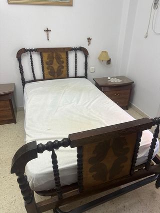 Cama antigua de madera 105
