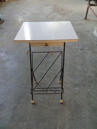 Tavolino vintage in formica