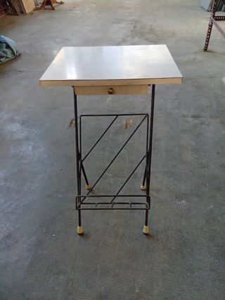 Tavolino vintage in formica