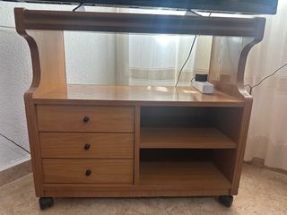 Mueble TV madera con ruedas