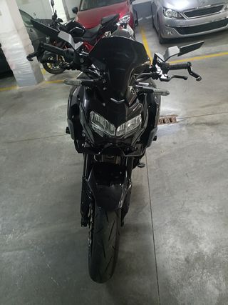 Kawasaki Z900 Negra A2 (2024)