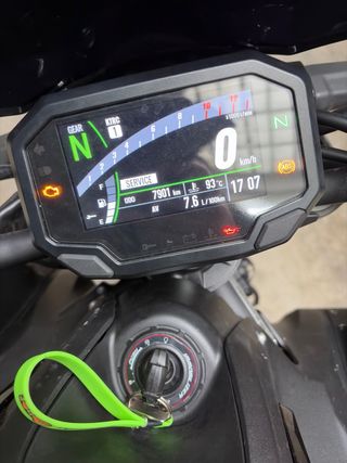 Kawasaki Z900 Negra A2 (2024)