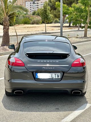 Porsche Panamera 4 PDK