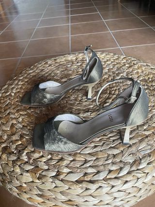 Sandalias Lodi grises con hebilla