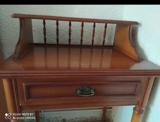 Mesita de noche de cerezo