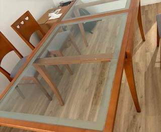 Mesa de cristal y madera