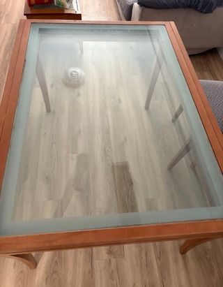Mesa de cristal y madera