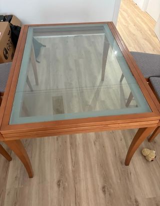 Mesa de cristal y madera
