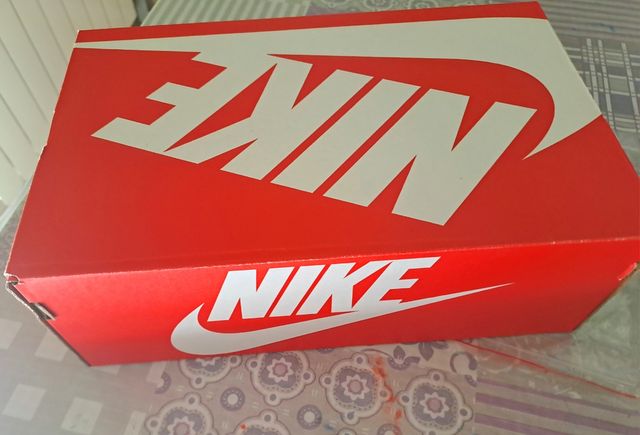 Caja Zapatos Nike Roja Vacía