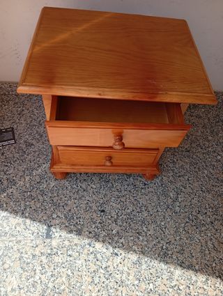 Cajonera de madera con 3 cajones