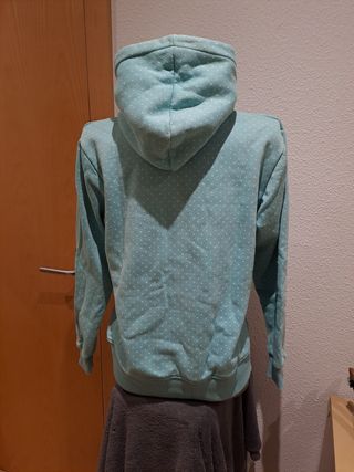 Sudadera calentita con capucha