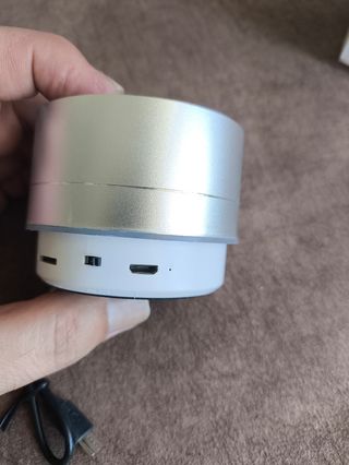 Mini altavoz Bluetooth plateado