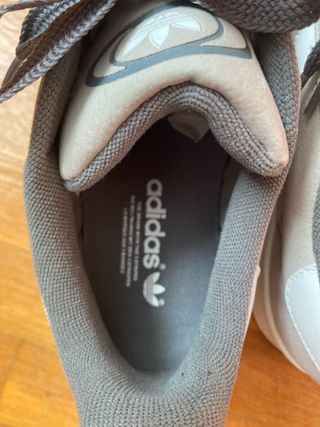 Adidas Campus Grises y Blancas Sin Estrenar