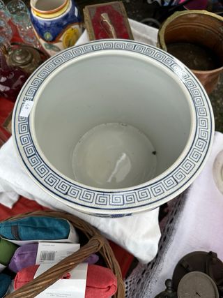 Vaso ceramica decorato con conchiglie e pesci