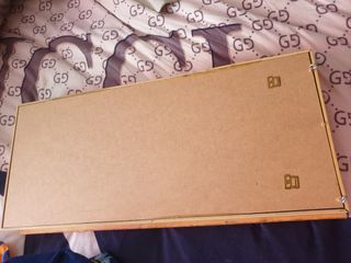 Vitrina de cristal con espejo y marco de madera