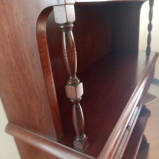 Estantería velador de  Castaño con Cajones.