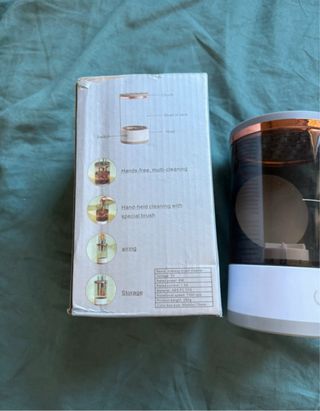 Limpiador de brochas de maquillaje dorado y blanco