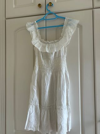 Vestido blanco con volantes