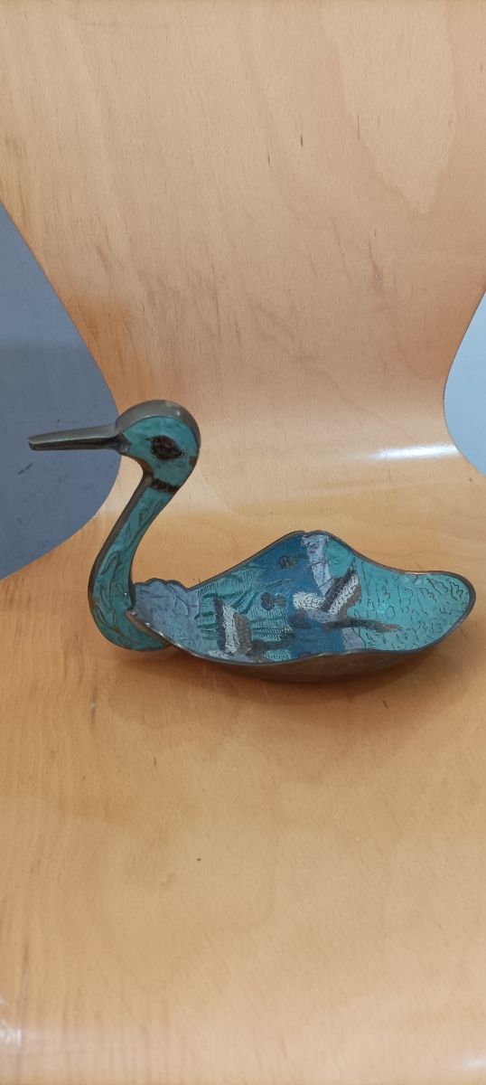 Figura de metal decorativa de ave