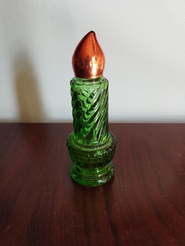 Frasco de perfume antiguo verde