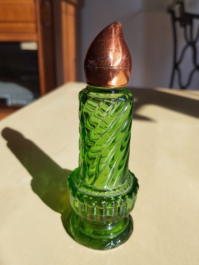 Frasco de perfume antiguo verde