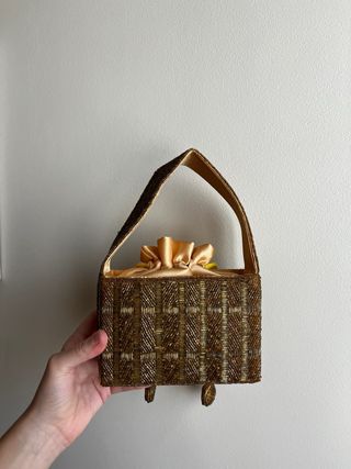 Bolso de mano con abalorios