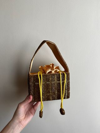 Bolso de mano con abalorios