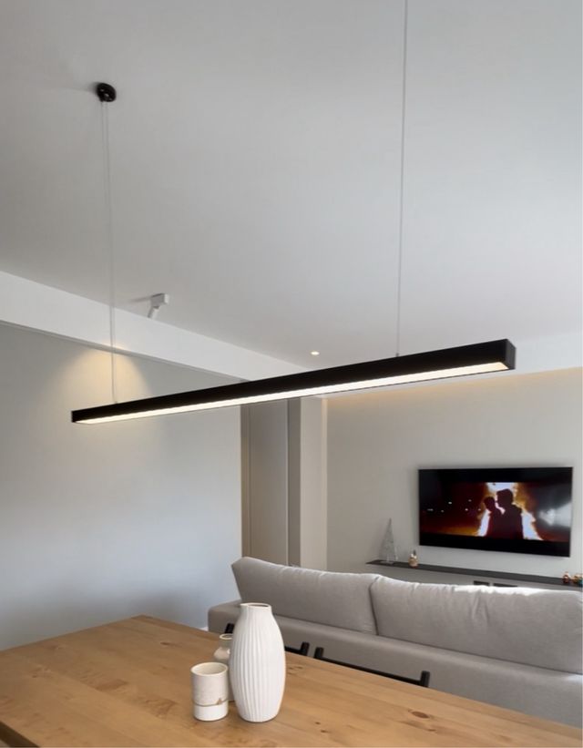 Lampada da soffitto lineare nera