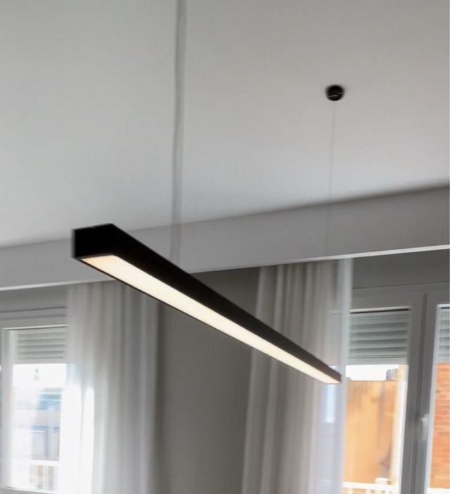 Lampada da soffitto lineare nera