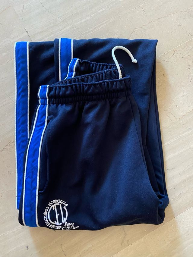 Uniforme escolar Santa Maria Reina.  H d caridad