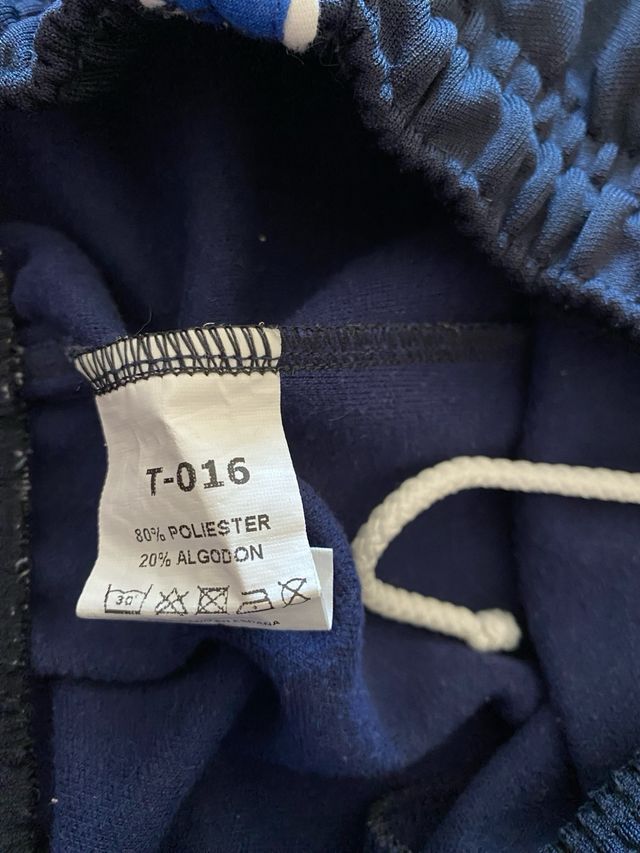 Uniforme escolar Santa Maria Reina.  H d caridad